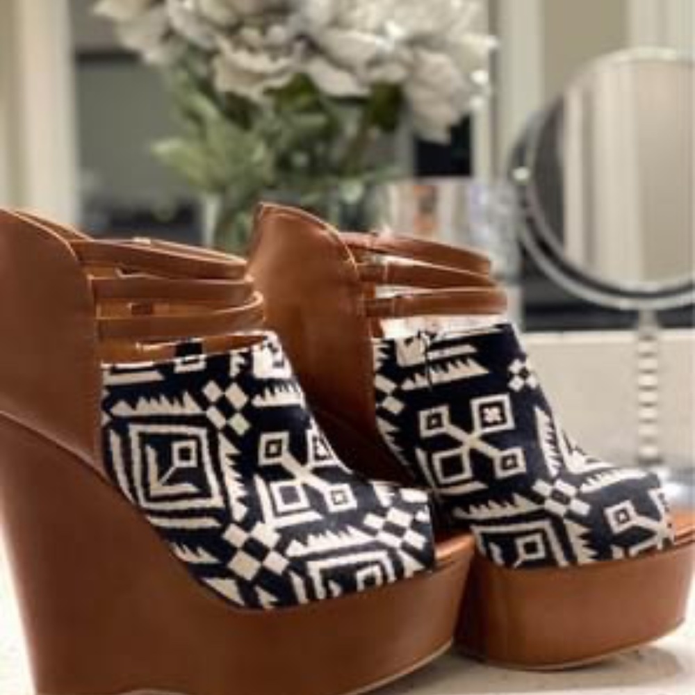 Shi by Journey Wedge Shoes